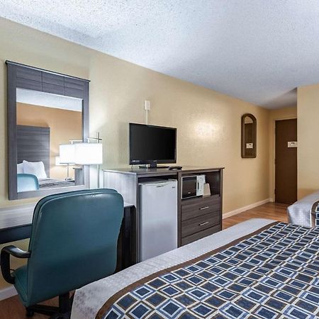 Rodeway Inn Фармингтън Екстериор снимка