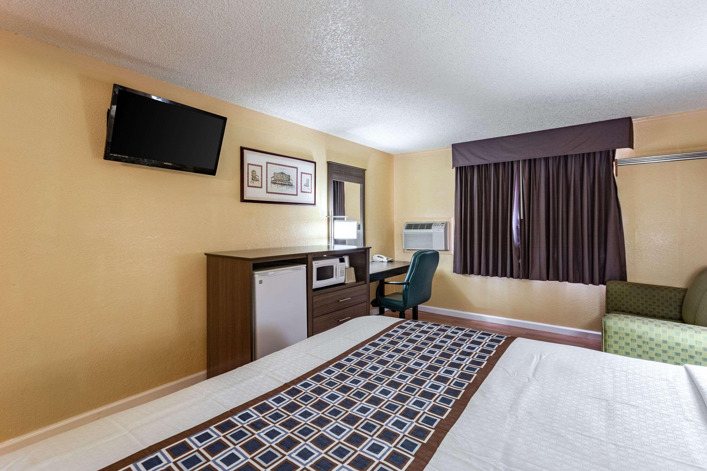 Rodeway Inn Фармингтън Екстериор снимка