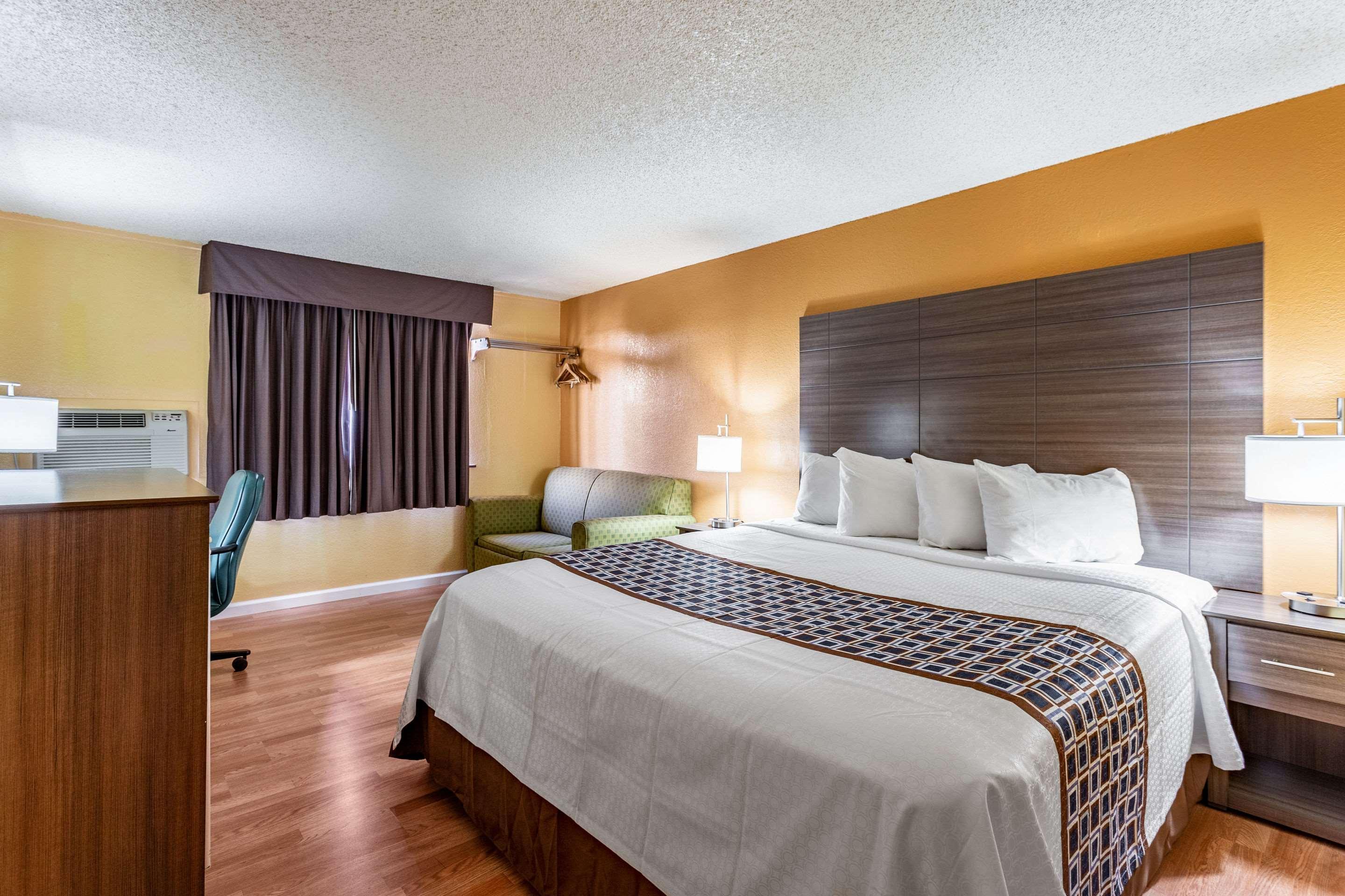 Rodeway Inn Фармингтън Екстериор снимка