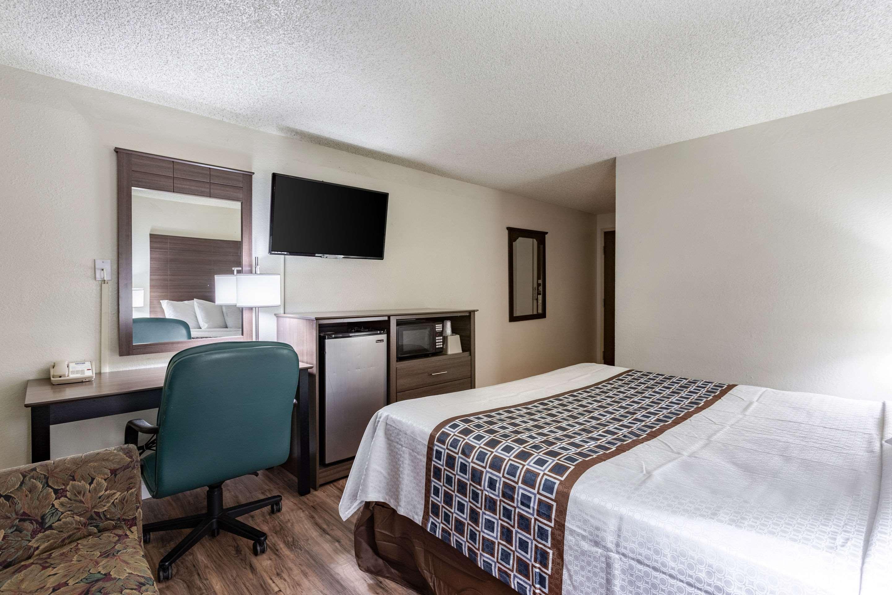 Rodeway Inn Фармингтън Екстериор снимка