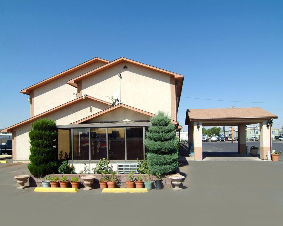 Rodeway Inn Фармингтън Екстериор снимка