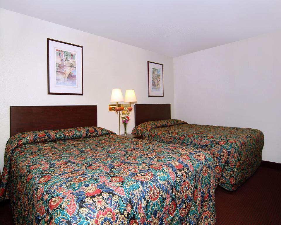 Rodeway Inn Фармингтън Екстериор снимка