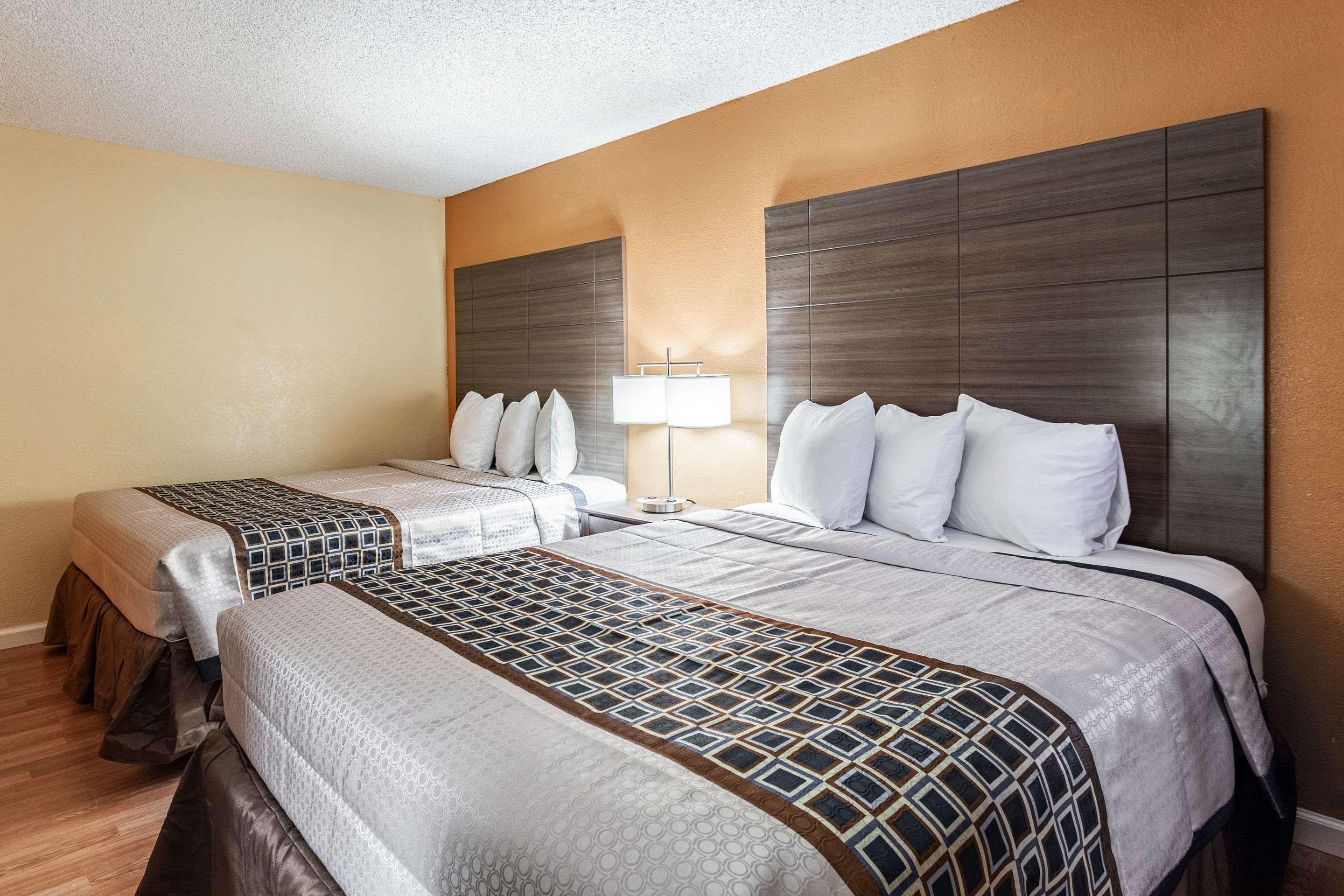 Rodeway Inn Фармингтън Екстериор снимка
