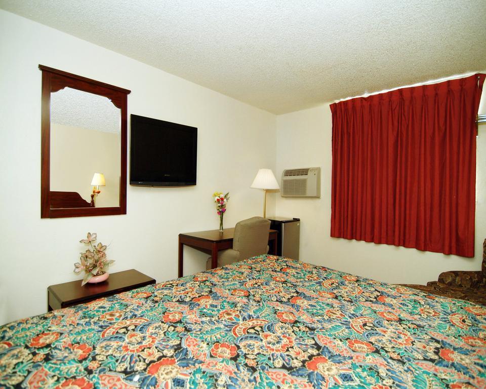 Rodeway Inn Фармингтън Екстериор снимка