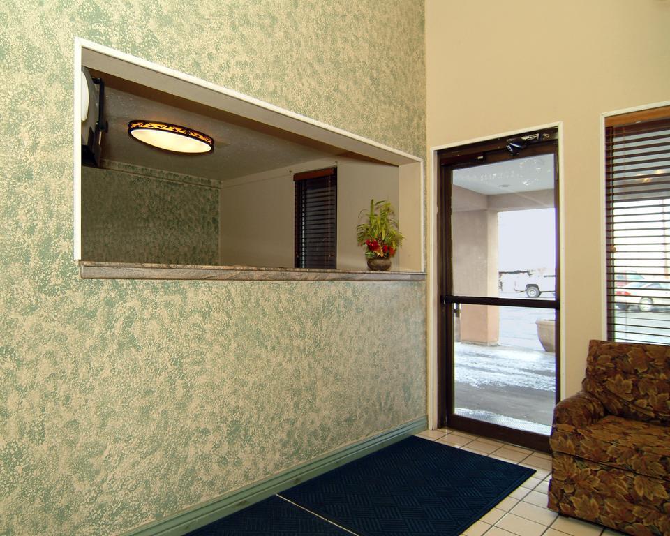 Rodeway Inn Фармингтън Екстериор снимка