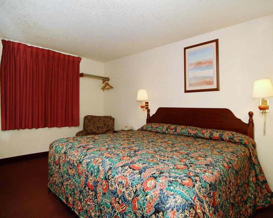 Rodeway Inn Фармингтън Екстериор снимка