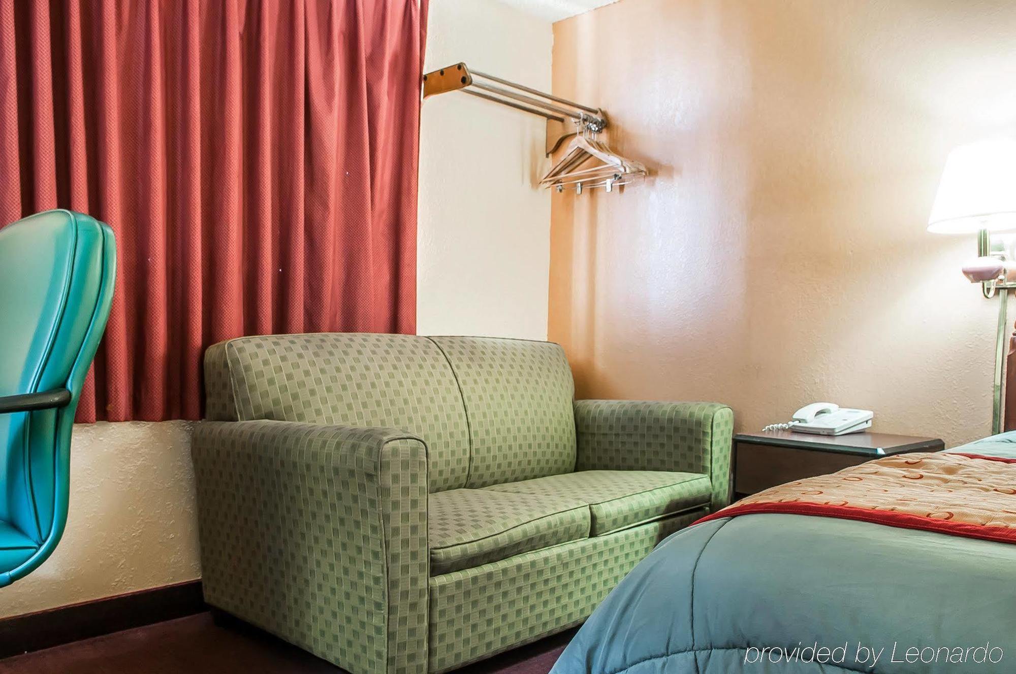 Rodeway Inn Фармингтън Екстериор снимка