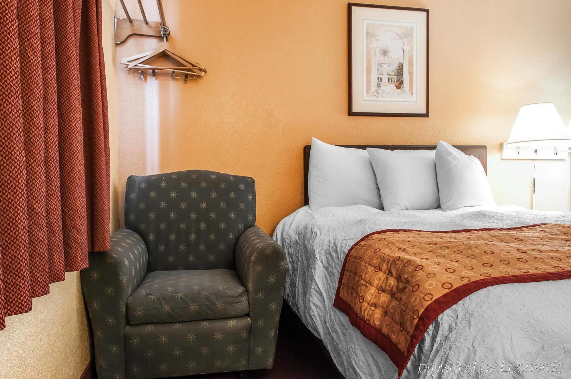 Rodeway Inn Фармингтън Екстериор снимка