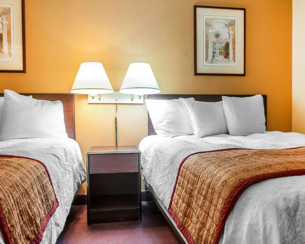 Rodeway Inn Фармингтън Стая снимка