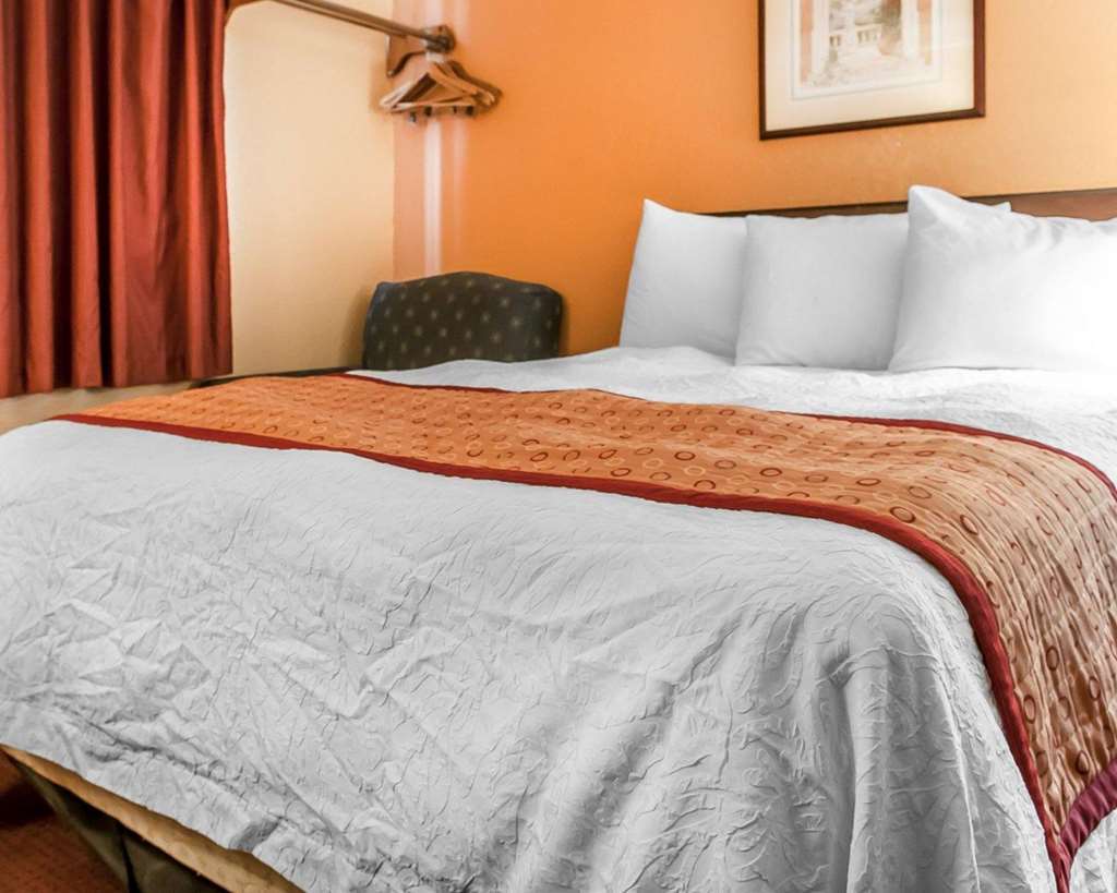 Rodeway Inn Фармингтън Стая снимка