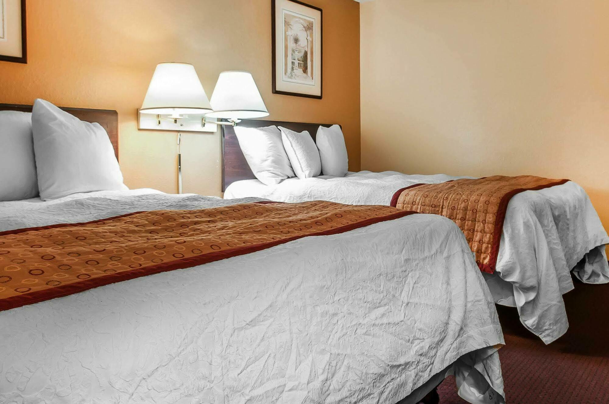 Rodeway Inn Фармингтън Екстериор снимка
