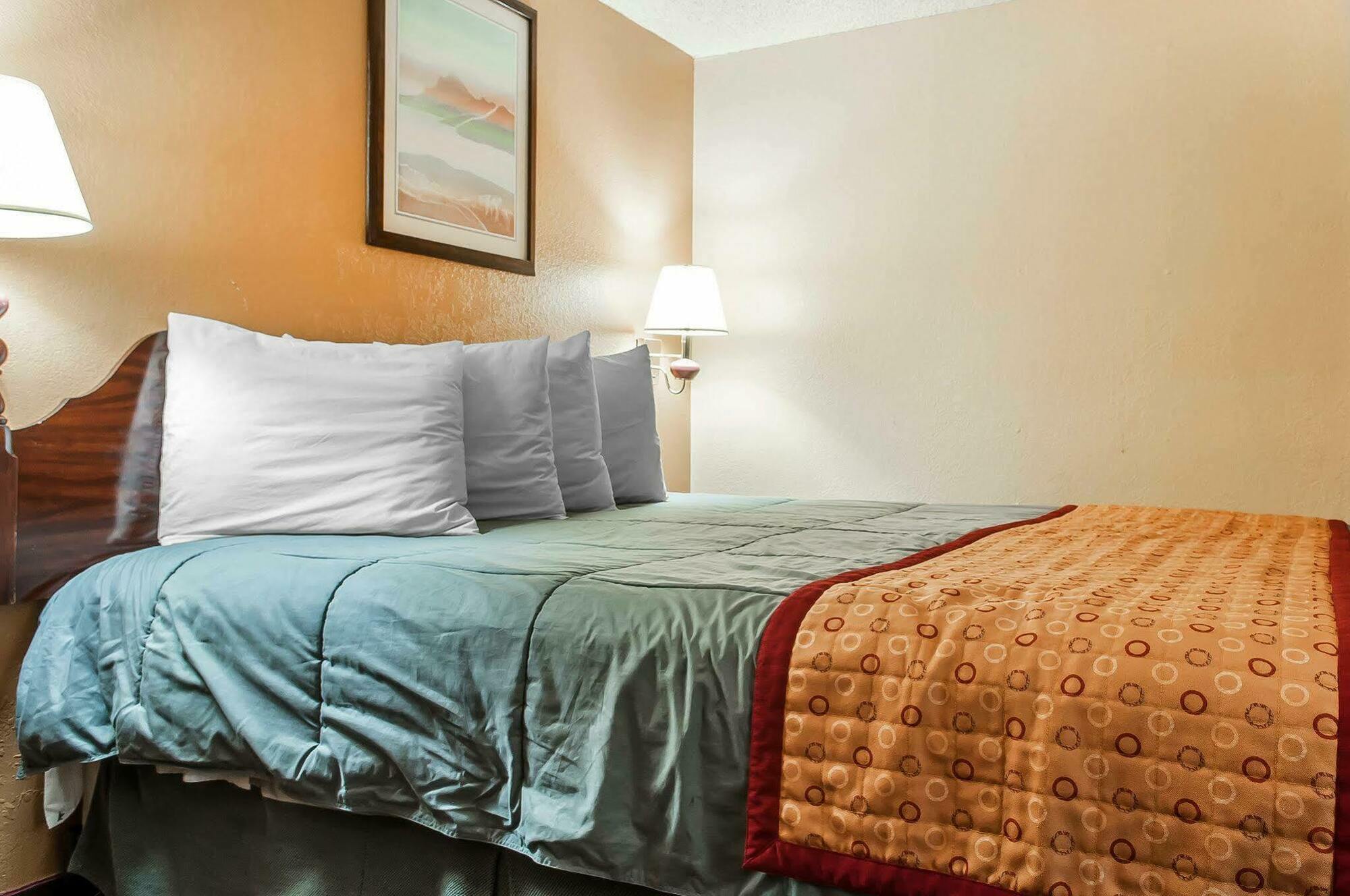 Rodeway Inn Фармингтън Екстериор снимка